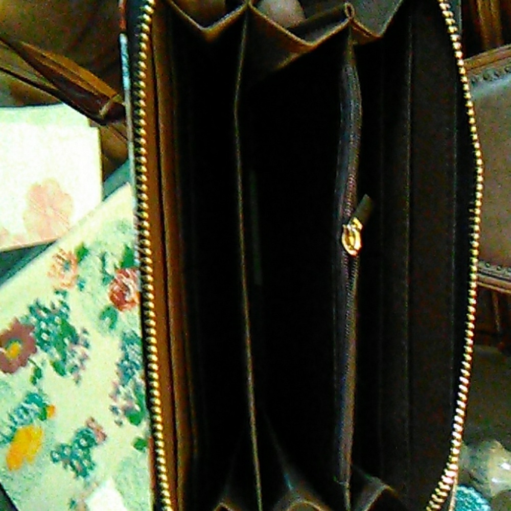 Wallets - Picture 3 of 3